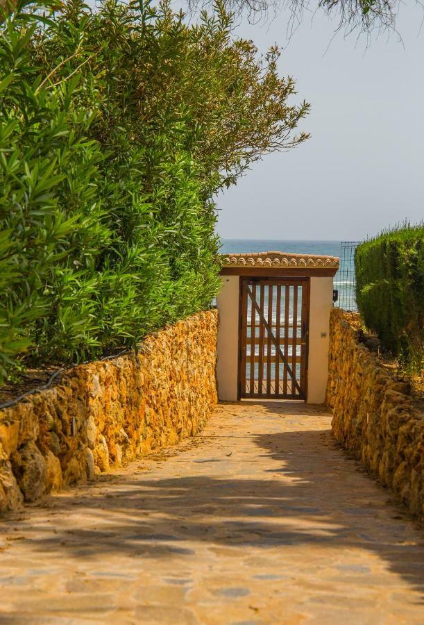 1Br Beachfront Complex - Mi Capricho Sitio de Calahonda Bagian luar foto