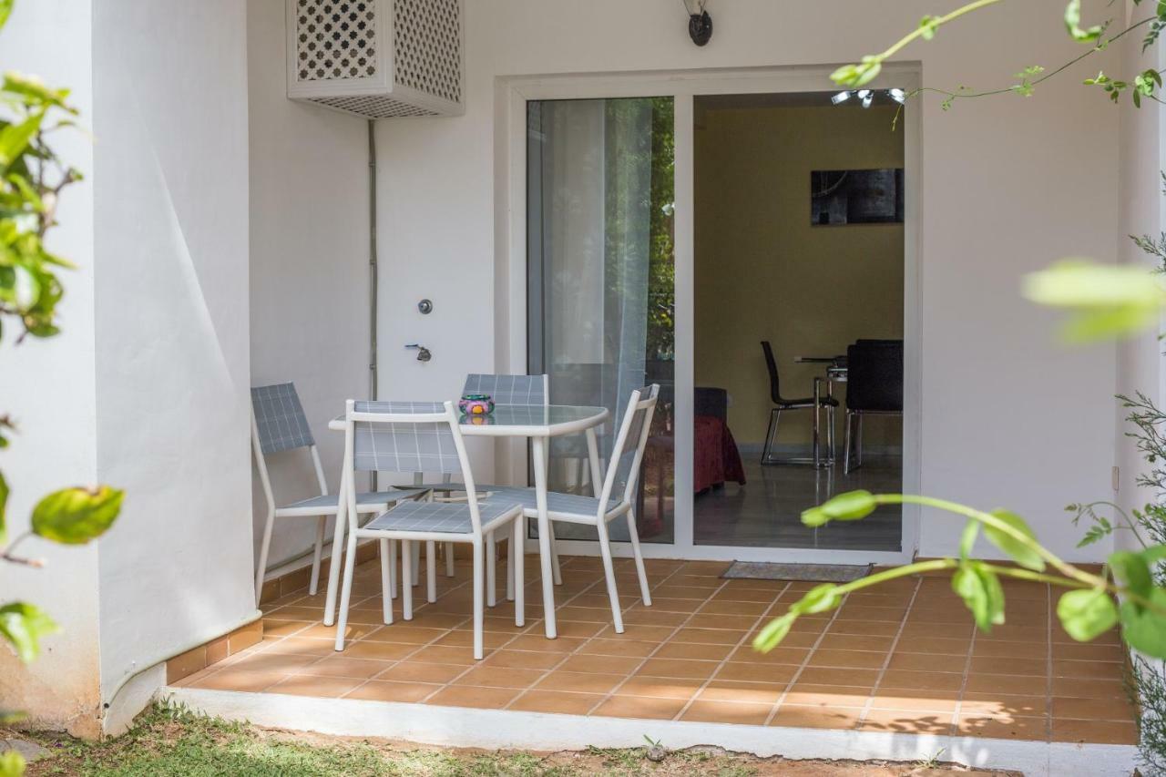 1Br Beachfront Complex - Mi Capricho Sitio de Calahonda Bagian luar foto