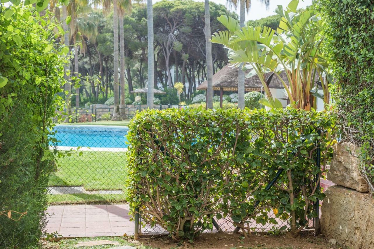 1Br Beachfront Complex - Mi Capricho Sitio de Calahonda Bagian luar foto