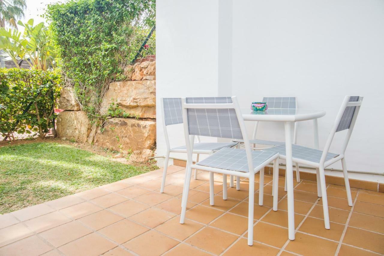1Br Beachfront Complex - Mi Capricho Sitio de Calahonda Bagian luar foto